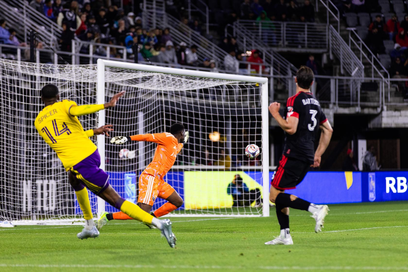El cabezazo de Rowles sella la espectacular remontada 3-2 del D.C. United sobre Orlando