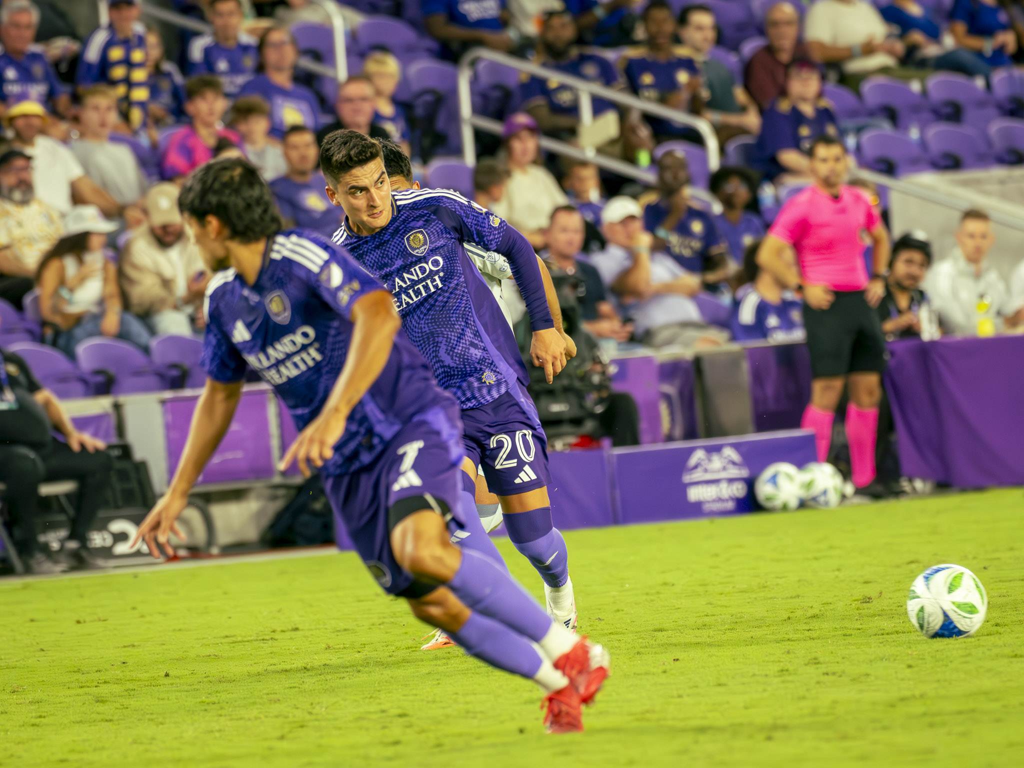 Eduard Atuesta makes a pass agains Chicago. Photo by Mario Casamalhuapa