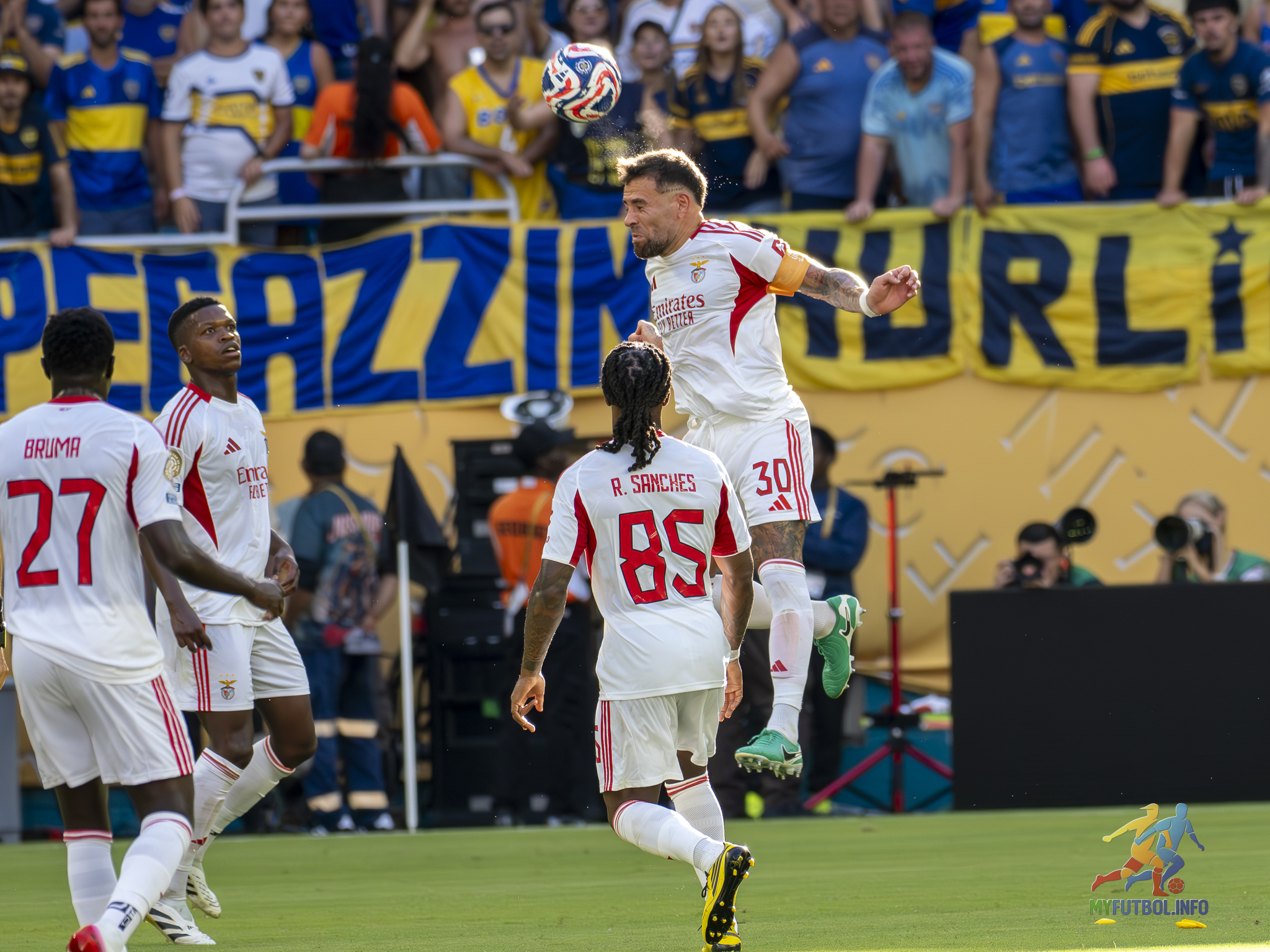 Otamendi leads his team to 2-2 tied over Boca. Otamendi scores the header to tie the game.