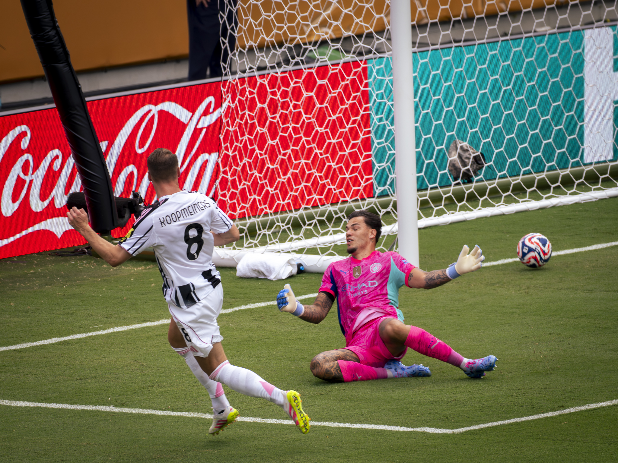 Teun Koopmeiners scores second goal