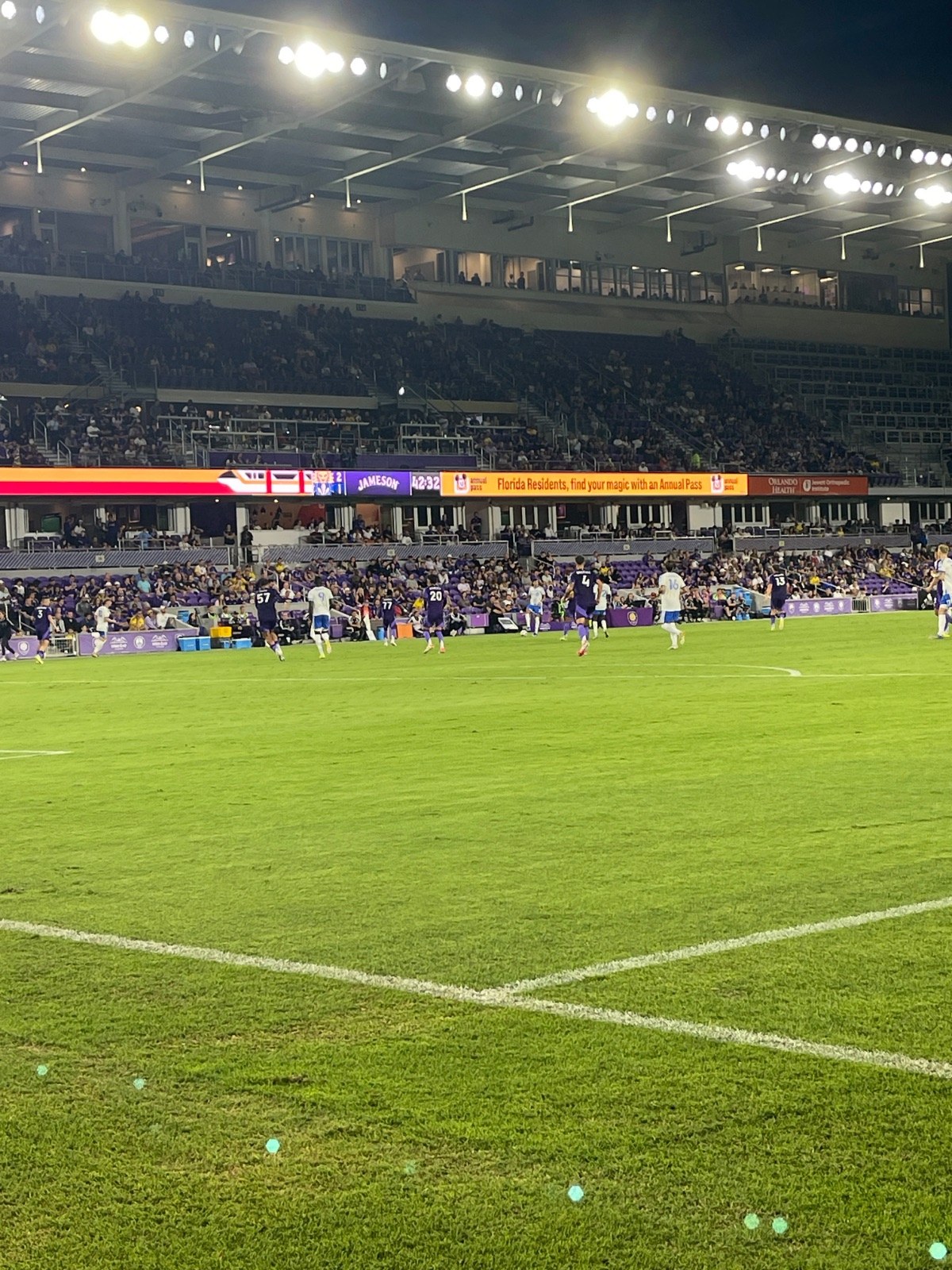 Montreal, trying to attack moving the ball left and right